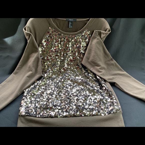 🌟FOREVER 21 Comfy Bling Sequence Top | Nice 🌟 - Picture 2 of 8